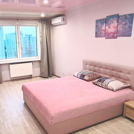 Apartment Near Metro Pozniaky Kiev Ngoại thất bức ảnh