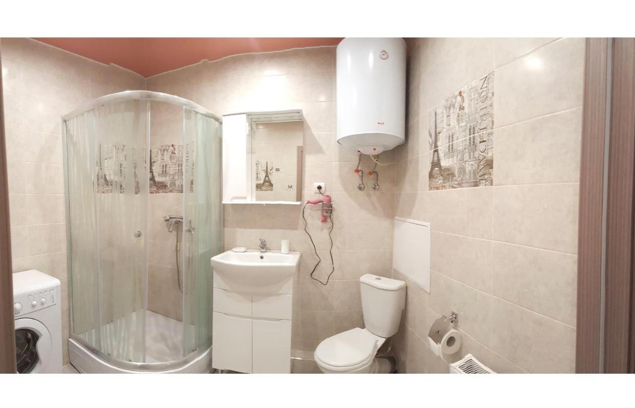 Apartment Near Metro Pozniaky Kiev Ngoại thất bức ảnh